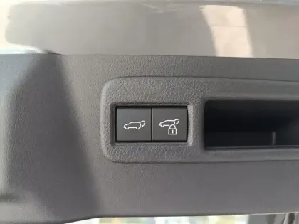 Photo 9 Toyota C-HR + 224ch 77kWh Design Grande Autonomie NG25