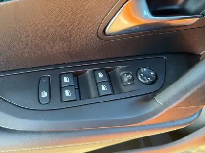 Photo 14 Peugeot 2008  Electrique 136 ch