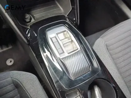 Photo 18 Peugeot 208  Electrique 50 kWh 136ch