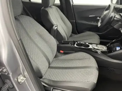 Photo 26 Peugeot 2008  Hybrid 136 e-DCS6