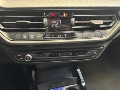 Photo 30 BMW Serie 1 M135i xDrive 306 ch BVA8