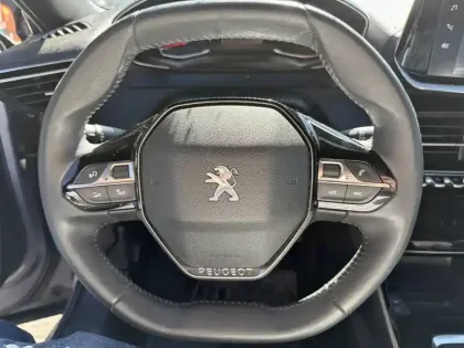 Photo 8 Peugeot 2008  PureTech 100 S&S BVM6