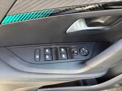 Photo 14 Peugeot 2008  PureTech 100 S&S BVM6