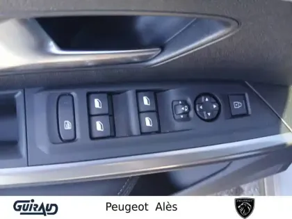 Photo 12 Peugeot 5008  Hybrid 145 ch e-DCS6