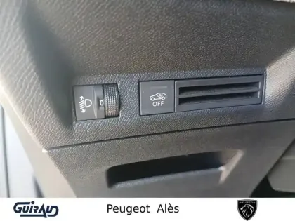Photo 15 Peugeot 5008  Hybrid 145 ch e-DCS6