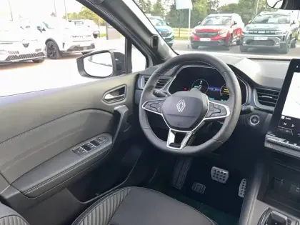 Photo 8 Renault Captur  E-Tech full hybrid 160 ch