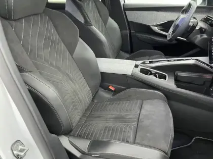Photo 26 Peugeot 3008  Electrique 210 ch 73 kWh