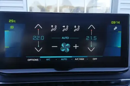 Photo 38 Peugeot 3008  Hybrid4 300 e-EAT8