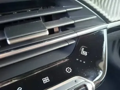 Photo 31 Peugeot 2008  PureTech 130 S&S BVM6