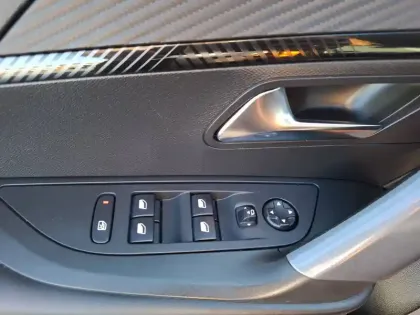 Photo 16 Peugeot 2008  PureTech 130 S&S BVM6