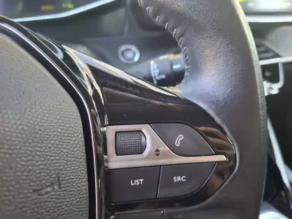 Photo 22 Peugeot 2008  PureTech 130 S&S BVM6