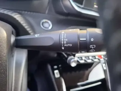 Photo 24 Peugeot 2008  PureTech 130 S&S BVM6