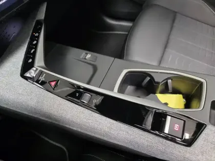 Photo 16 Peugeot 3008  Electrique 210 ch 73 kWh