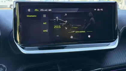 Photo 24 Peugeot 208  Hybrid 136 e-DCS6