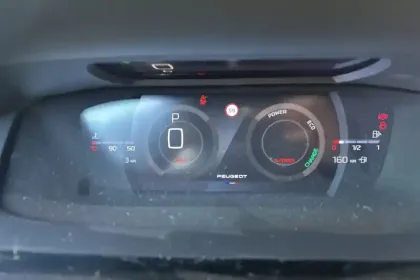Photo 14 Peugeot 408  Hybrid 145 e-DCS6