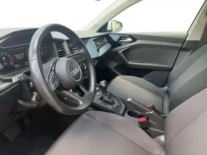 Photo 8 Audi A1 30 TFSI 110 ch S tronic 7 Design