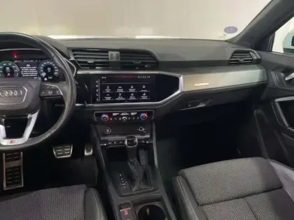 Photo 9 Audi Q3 45 TFSIe 245 ch S tronic 6 S line