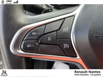 Photo 12 Renault Captur  1.3 TCe 140ch Intens EDC
