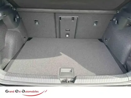 Photo 5 Volkswagen Golf  1.5 eTSI EVO2 150ch R-Line Edition DSG7