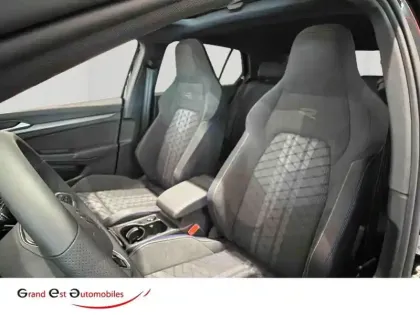 Photo 10 Volkswagen Golf  1.5 eTSI EVO2 150ch R-Line Edition DSG7