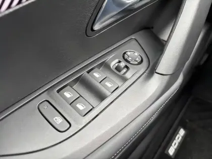 Photo 14 Peugeot 2008  Hybrid 145 ch e-DCS6