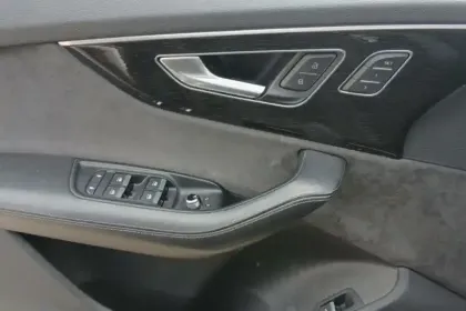Photo 20 Audi Q7  50 TDI 286 Tiptronic 8 Quattro 5pl