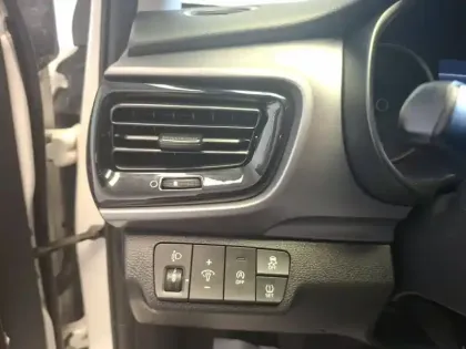 Photo 15 Kia Stonic  1.0 T-GDi 120 ch MHEV DCT7