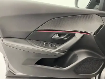 Photo 31 Peugeot 2008  PureTech 130 S&S EAT8