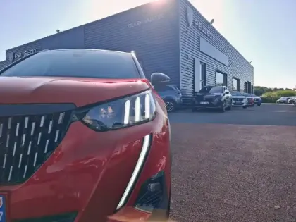 Photo 15 Peugeot 2008  PureTech 130 S&S BVM6