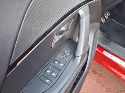 Photo 14 Peugeot 2008  PureTech 130 S&S BVM6