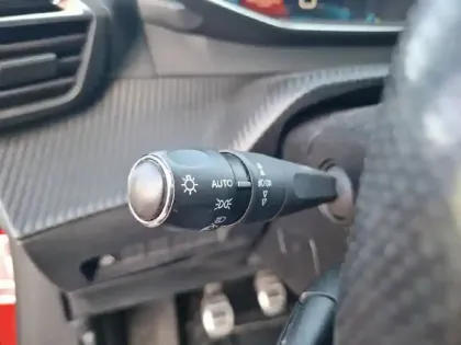 Photo 32 Peugeot 2008  PureTech 130 S&S BVM6