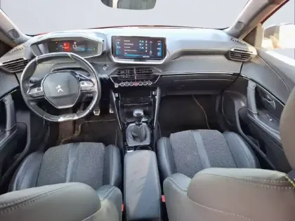 Photo 41 Peugeot 2008  PureTech 130 S&S BVM6