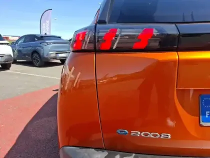 Photo 16 Peugeot 2008  Electrique 136 ch