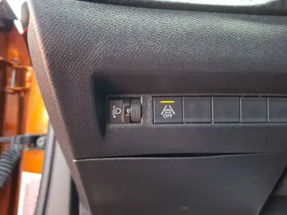 Photo 25 Peugeot 2008  Electrique 136 ch