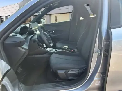 Photo 6 Peugeot 2008  Hybrid 110 ch e-DCS6