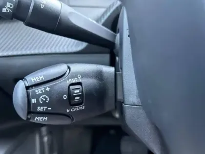 Photo 13 Peugeot 2008  Hybrid 110 ch e-DCS6