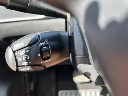Photo 14 Peugeot 208  Hybrid 110 ch e-DCS6