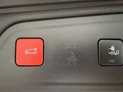 Photo 6 Peugeot 3008  Hybrid 225 e-EAT8