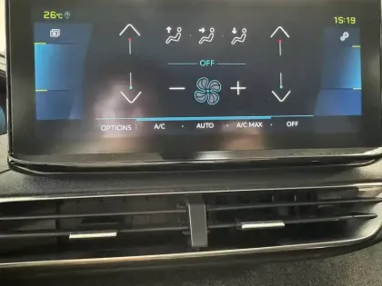 Photo 18 Peugeot 3008  Hybrid 225 e-EAT8