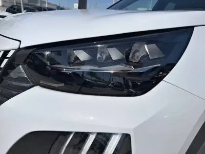 Photo 10 Peugeot 2008  Hybrid 145 ch e-DCS6