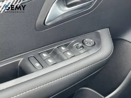Photo 16 Peugeot 208  Electrique 136 ch 50 kWh