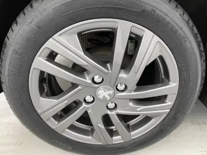 Photo 18 Peugeot 208  PureTech 100 S&S BVM6