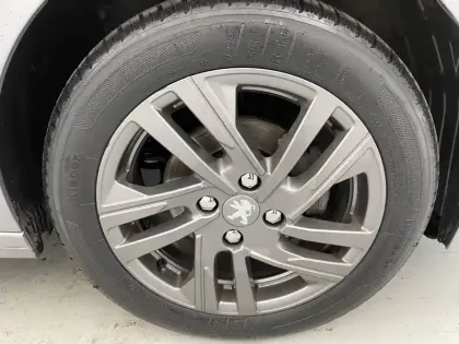 Photo 17 Peugeot 208  PureTech 100 S&S BVM6