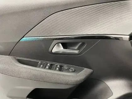 Photo 32 Peugeot 208  PureTech 100 S&S BVM6