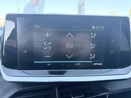 Photo 27 Peugeot 208  Electrique 50 kWh 136ch