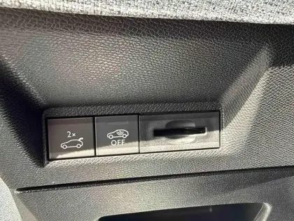 Photo 14 Peugeot 3008  Hybrid 145ch GT e-DCS6