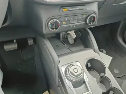 Photo 7 Ford Kuga 2.5 Duratec 180ch Hybrid FlexiFuel Titanium Powershift