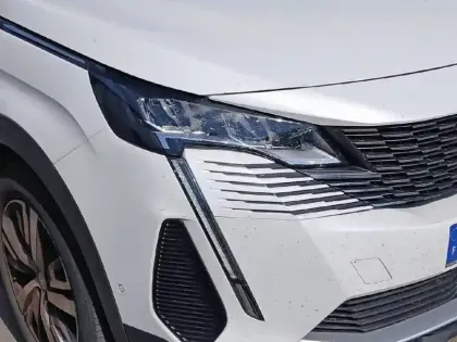 Photo 15 Peugeot 3008  PureTech 130ch S&S EAT8
