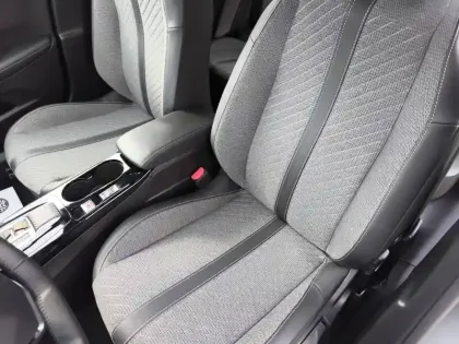 Photo 8 Peugeot 2008  Hybrid 136 e-DCS6
