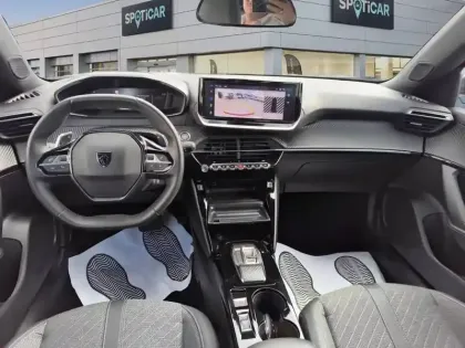 Photo 7 Peugeot 2008  Hybrid 136 e-DCS6